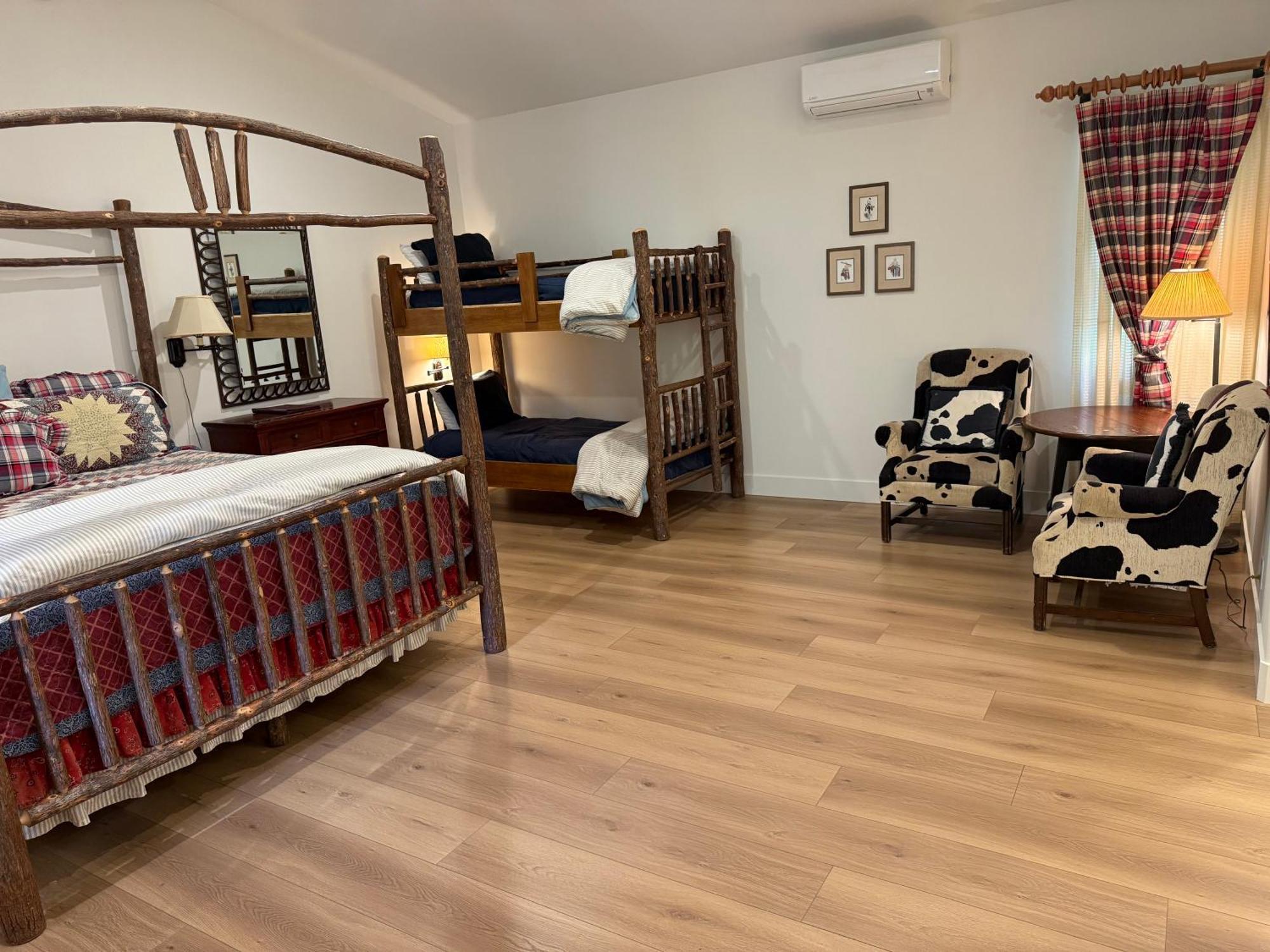 Circle Bar B Guest Ranch Hotel Capitan ภายนอก รูปภาพ